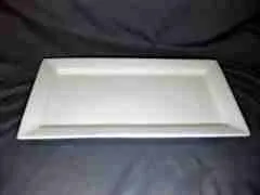 Location assiettes carrés blanches à Saint-Hubert